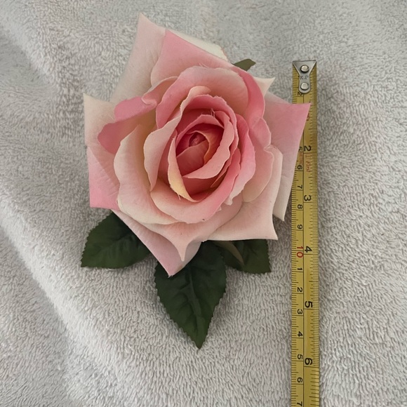 VINTAGE FABRIC ROSE WITH METAL CLIP - Picture 5 of 7